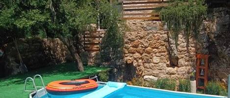 Panoramic-Chalet, eigener Pool, Talblick | Terrasse/Patio