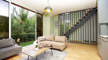 Luxury Chalet, Garden View | Living area