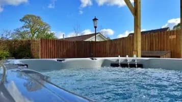 Cottage | Pool | Outdoor pool