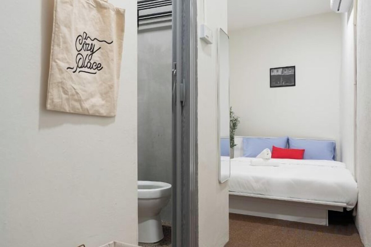 Queen Room No Window & Private Bathroom
