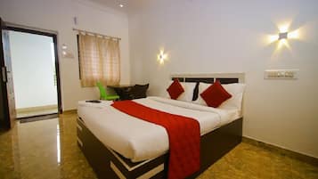 Deluxe Double Room, Non Smoking | Premium bedding, down comforters, free WiFi, bed sheets