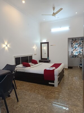 Economy Double Room, Non Smoking | Premium bedding, down comforters, free WiFi, bed sheets - BLUEBELL HOLIDAY INN (Yercaud)