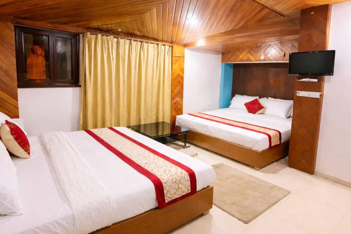 Deluxe Quadruple Room, City View