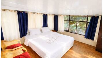 Deluxe Double Room | Soundproofing, bed sheets