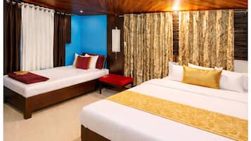 Deluxe Triple Room | Soundproofing, bed sheets