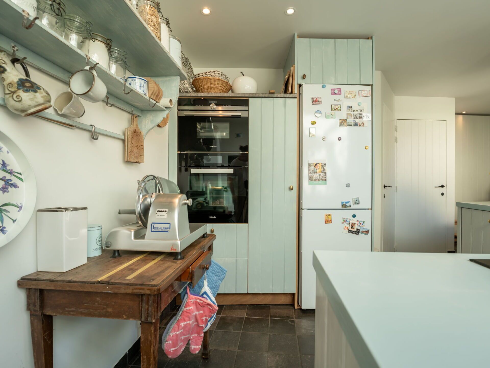 Küche, Regal, Interior Design, Küchengerät, Regale, Countertop, Möbel, Cabinetry, Major Appliance, Zimmer