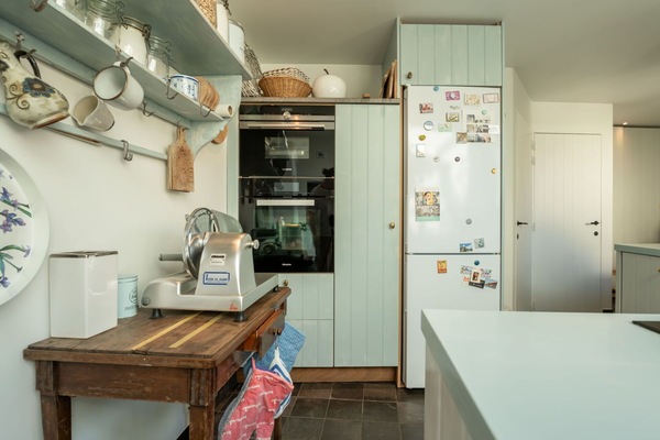 Küche, Regal, Interior Design, Küchengerät, Regale, Countertop, Möbel, Cabinetry, Major Appliance, Zimmer