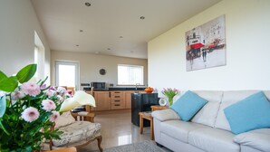 Cottage | Living room - Cottage With Stunning sea Views, No Deposit (Holywell)