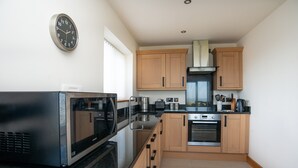 Cottage | Private kitchen - Cottage With Stunning sea Views, No Deposit (Holywell)