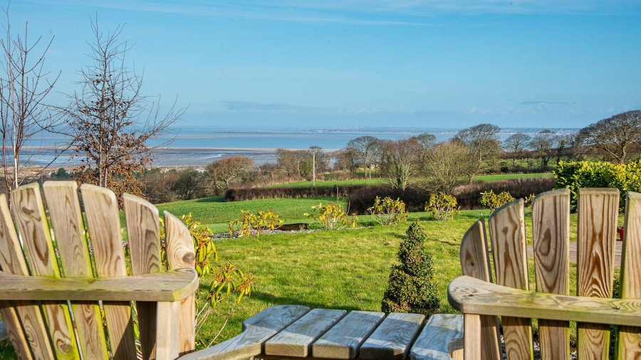 Cottage With Stunning sea Views, No Deposit