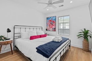 2 bedrooms, iron/ironing board, Internet, bed sheets - Suite Magnolia-Hot Tub-Pet Friendly, Mins 2 DT (Charleston)