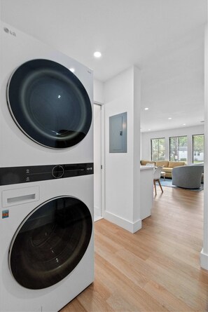 Interior - Suite Magnolia, Hot Tub & Pet Friendly, Mins 2 Dwtn (Charleston)