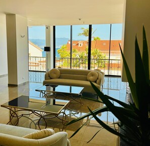 Smart TV 50 pollici con canali digitali, Netflix, servizi in streaming