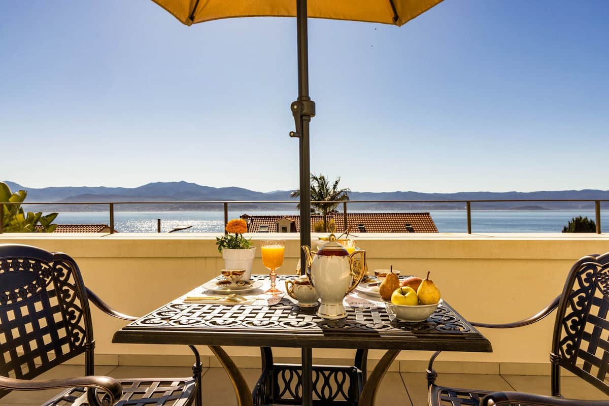 Deluxe Double Room, Sea View | Premium bedding, pillowtop beds, minibar, in-room safe