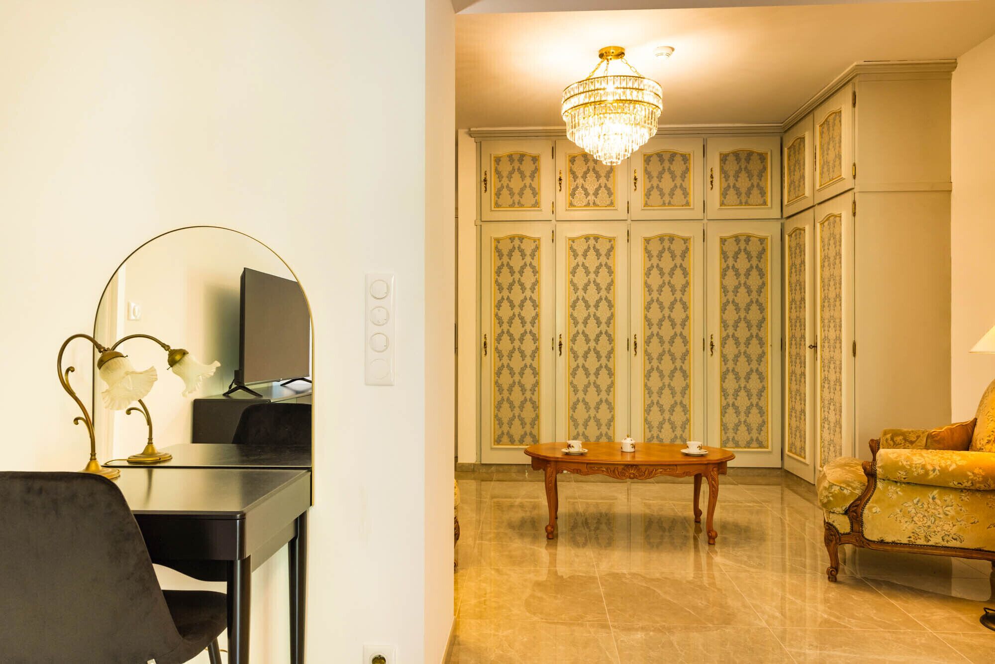 Suite estudio ejecutiva | Ropa de cama de alta calidad, colchones con acolchado adicional, minibar