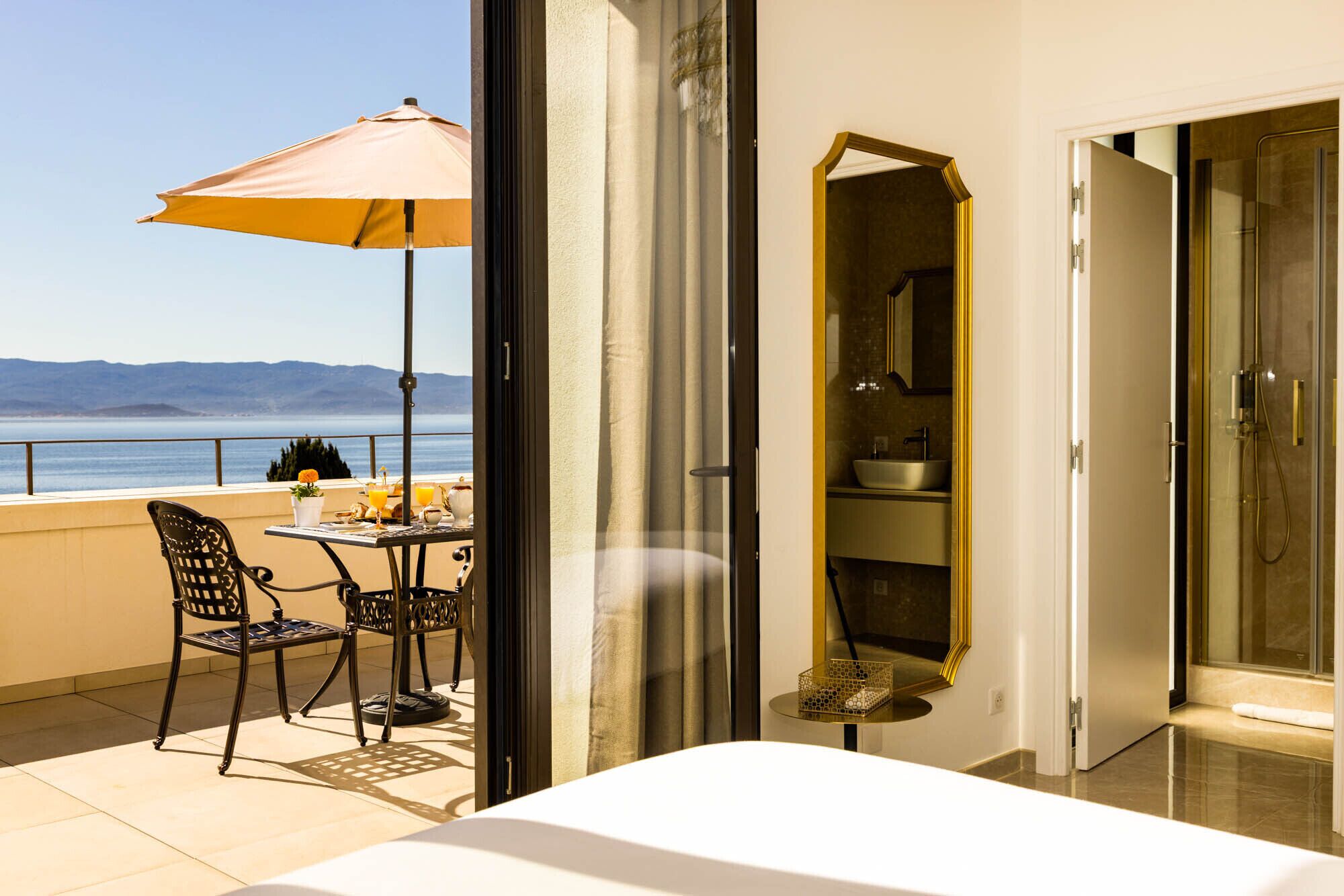 Premium bedding, pillowtop beds, minibar, in-room safe