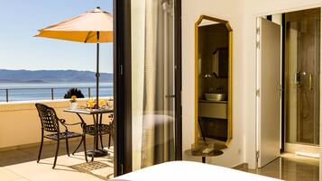 Premium bedding, pillowtop beds, minibar, in-room safe
