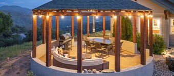 New! Yosemite Cloudline Ridge with HUGE views/spa/game room/more!