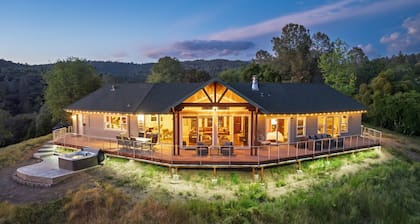 New! Yosemite Cloudline Ridge with HUGE views/spa/game room/more!