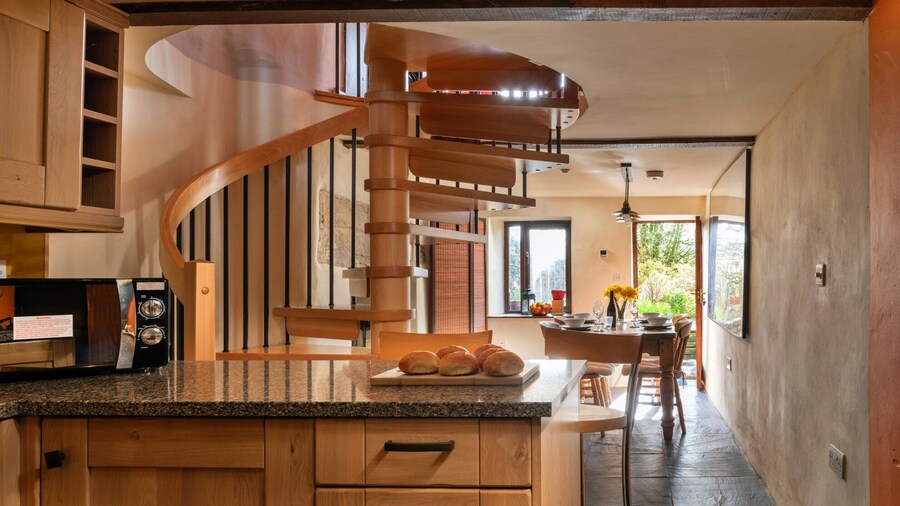 2 Bedroom Cottage in Llan Ffestiniog, No Deposit