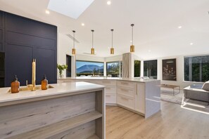 Interior - Baywaters Retreat by Sotheby's Luxury Rental Homes (Closeburn)