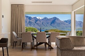 Dining - Baywaters Retreat by Sotheby's Luxury Rental Homes (Closeburn)