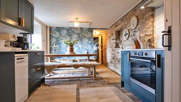 Cottage | Private kitchen | Cookware/dishes/utensils