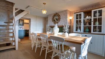 Cottage | Dining
