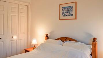 Apartment | 2 bedrooms, iron/ironing board