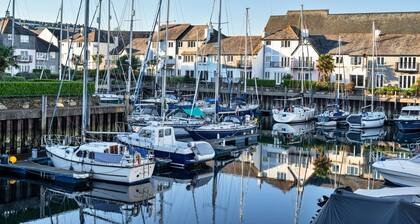 Apartment in Falmouth Near Beaches & Harbour