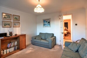 Apartment | Living room - Apartment in Falmouth Near Beaches & Harbour (Falmouth)