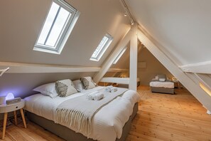 7 bedrooms, desk, iron/ironing board, travel crib - Unique & exclusive 'Villa Gentbos', Castle villa °1881 in green oasis in Ghent (Merelbeke-Melle)