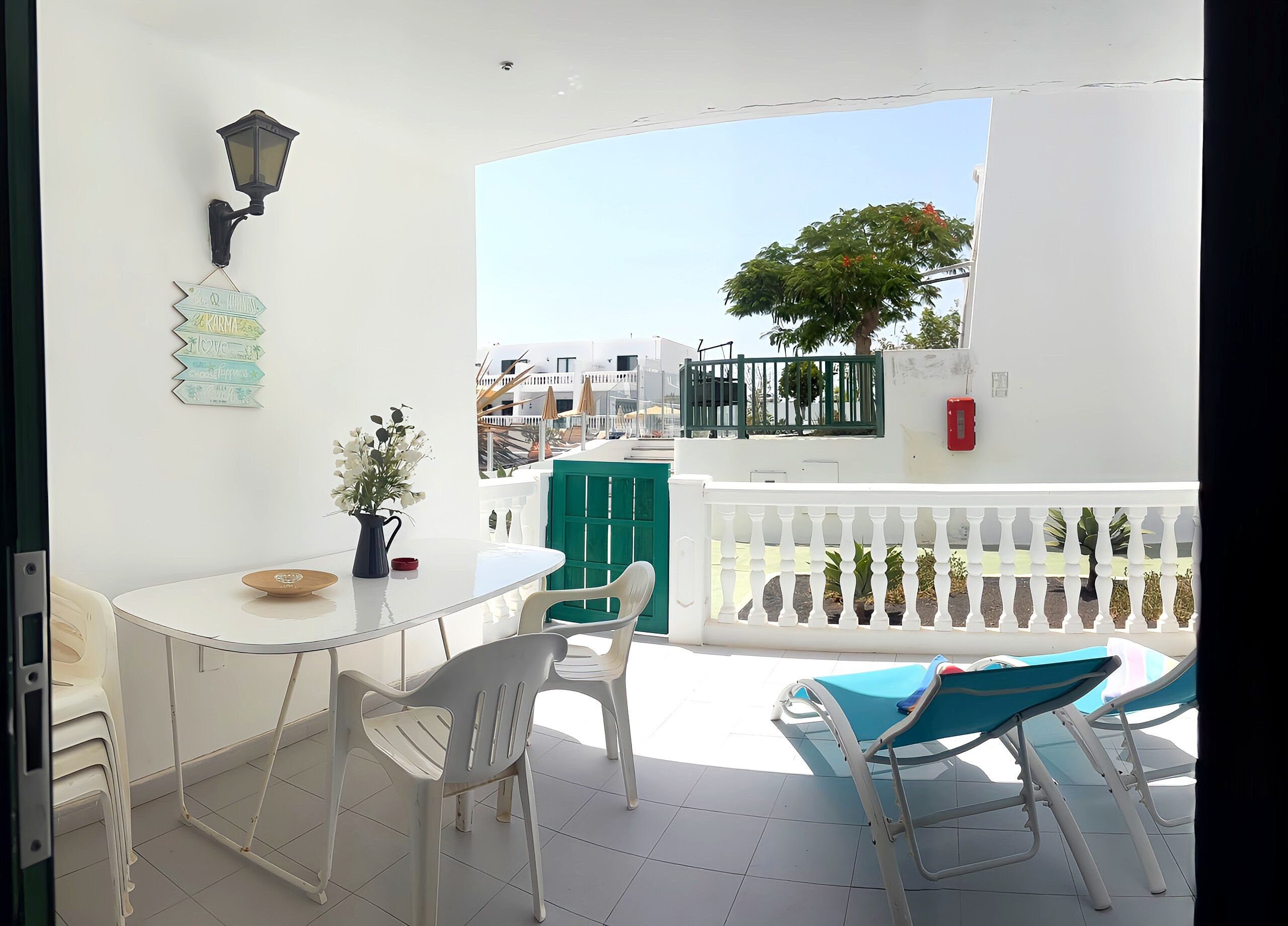 Apartamento, 2 quartos, terraço, vista para a piscina | Sacada