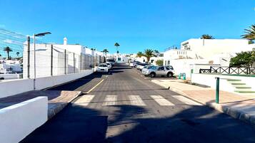 Appartement, 2 chambres, fumeurs, terrasse | Parking | Parking aux places limitées
