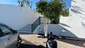 Apartment, 2 Bedrooms, Terrace, Pool View | Property entrance