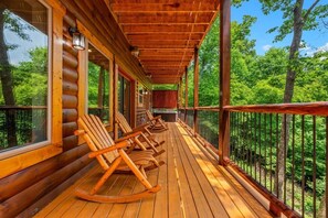 Terrace/patio - Indoor Pool-Fireplace- Hot Tub-Arcade-Gatlinburg (Gatlinburg)