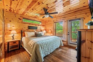 4 bedrooms, desk, iron/ironing board, free WiFi - Indoor Pool-Fireplace- Hot Tub-Arcade-Gatlinburg (Gatlinburg)