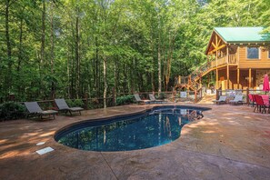 A heated pool - Indoor Pool-Fireplace- Hot Tub-Arcade-Gatlinburg (Gatlinburg)