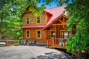 Exterior - Indoor Pool-Fireplace- Hot Tub-Arcade-Gatlinburg (Gatlinburg)