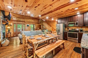 Interior - Indoor Pool-Fireplace- Hot Tub-Arcade-Gatlinburg (Gatlinburg)