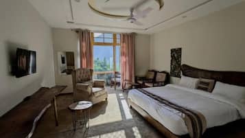 Deluxe Double Room, Mountain View | Soundproofing, iron/ironing board, free WiFi