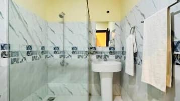 Deluxe Double Room, Mountain View | Bathroom