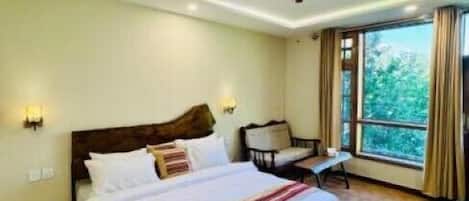 Deluxe-Doppelzimmer, Bergblick | Schallisolierte Zimmer, Bügeleisen/Bügelbrett, kostenloses WLAN