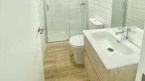 Hårføner og håndklær