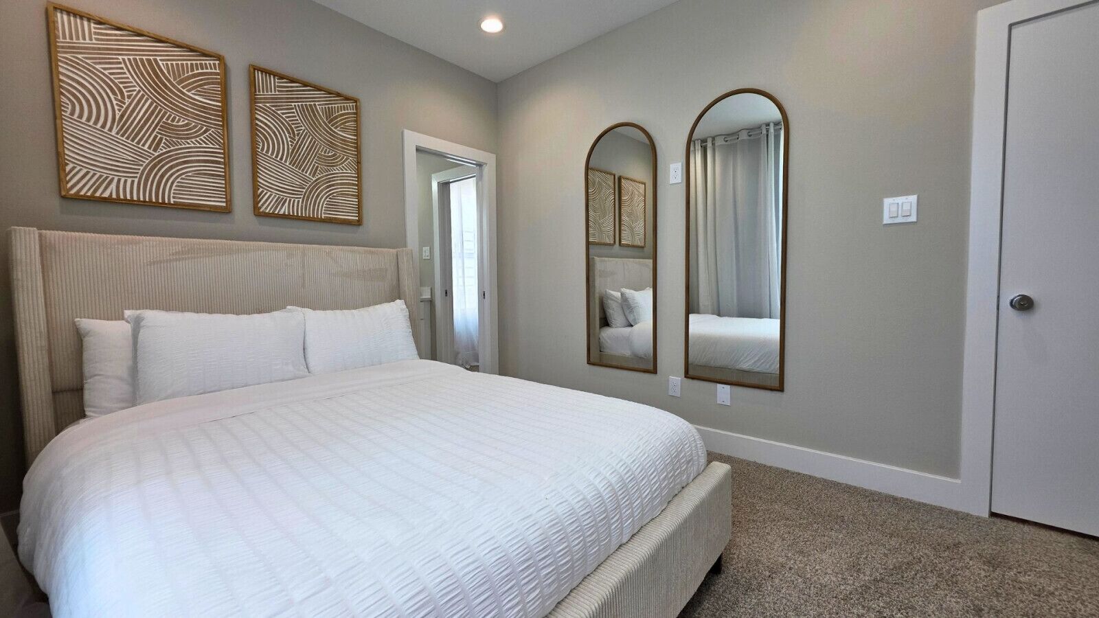 3 slaapkamers, een strijkplank/strijkijzer, gratis wifi, beddengoed