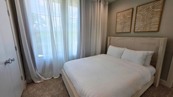 3 chambres, fer et planche à repasser, accès au Wi-Fi (inclus)