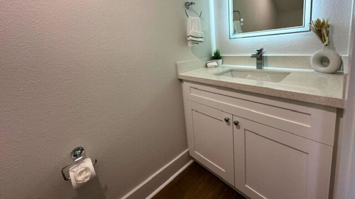 Photo 14 of Bright & Modern Houston Getaway | Gated Community Close to Everything