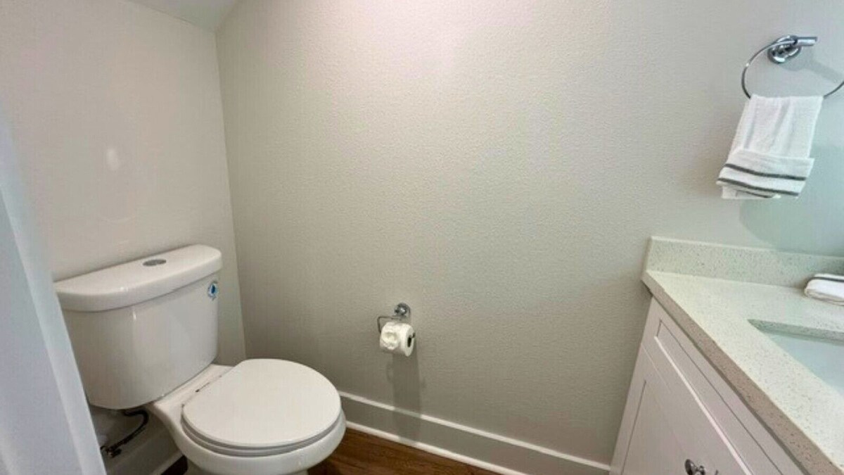 Photo 15 of Bright & Modern Houston Getaway | Gated Community Close to Everything