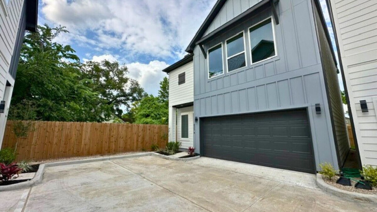 Photo 2 of Bright & Modern Houston Getaway | Gated Community Close to Everything