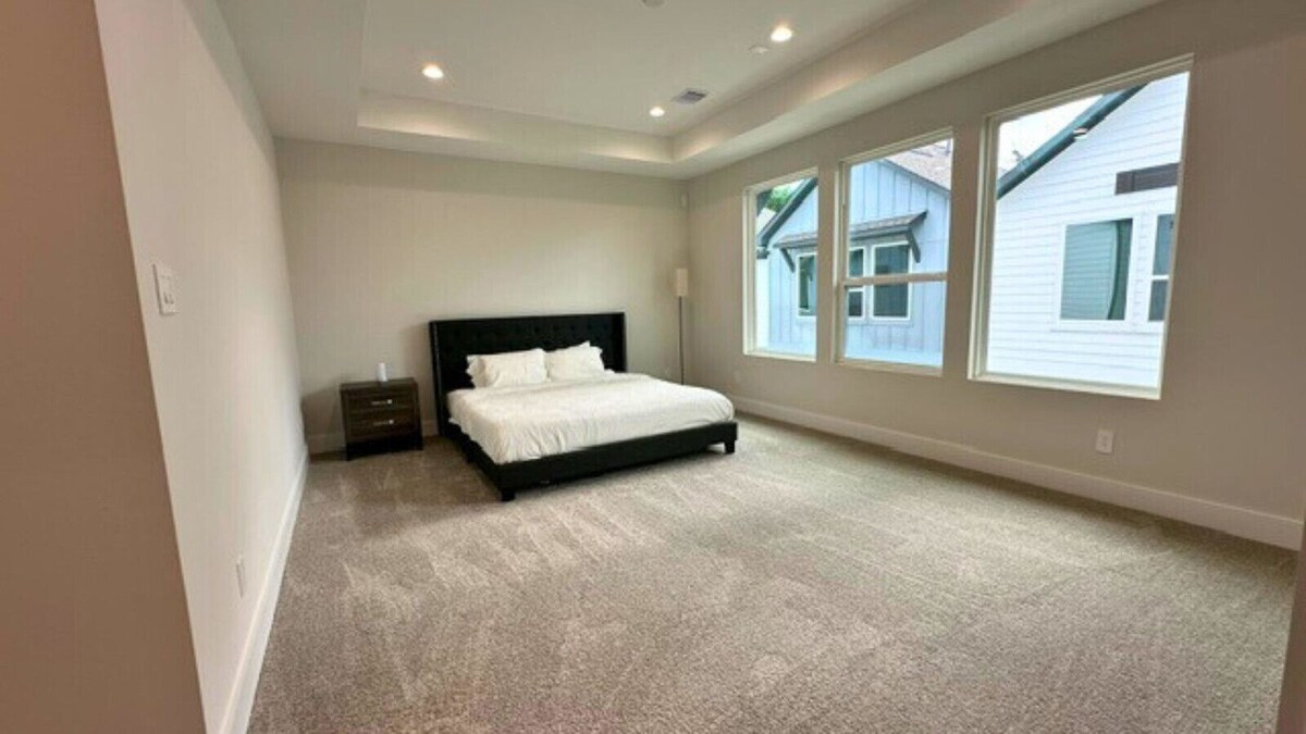 Photo 13 of Bright & Modern Houston Getaway | Gated Community Close to Everything